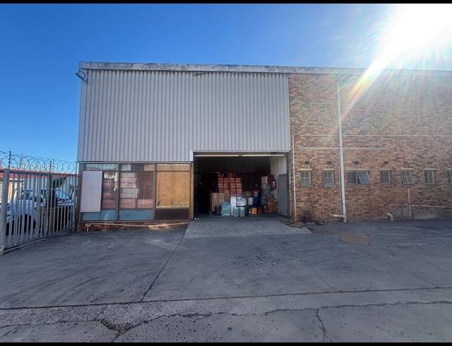 560M² WAREHOUSE TO LET IN PAROW INDUSTRIAL